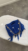 Maya X Breloques – sac en crochet avec franges et breloques dorées