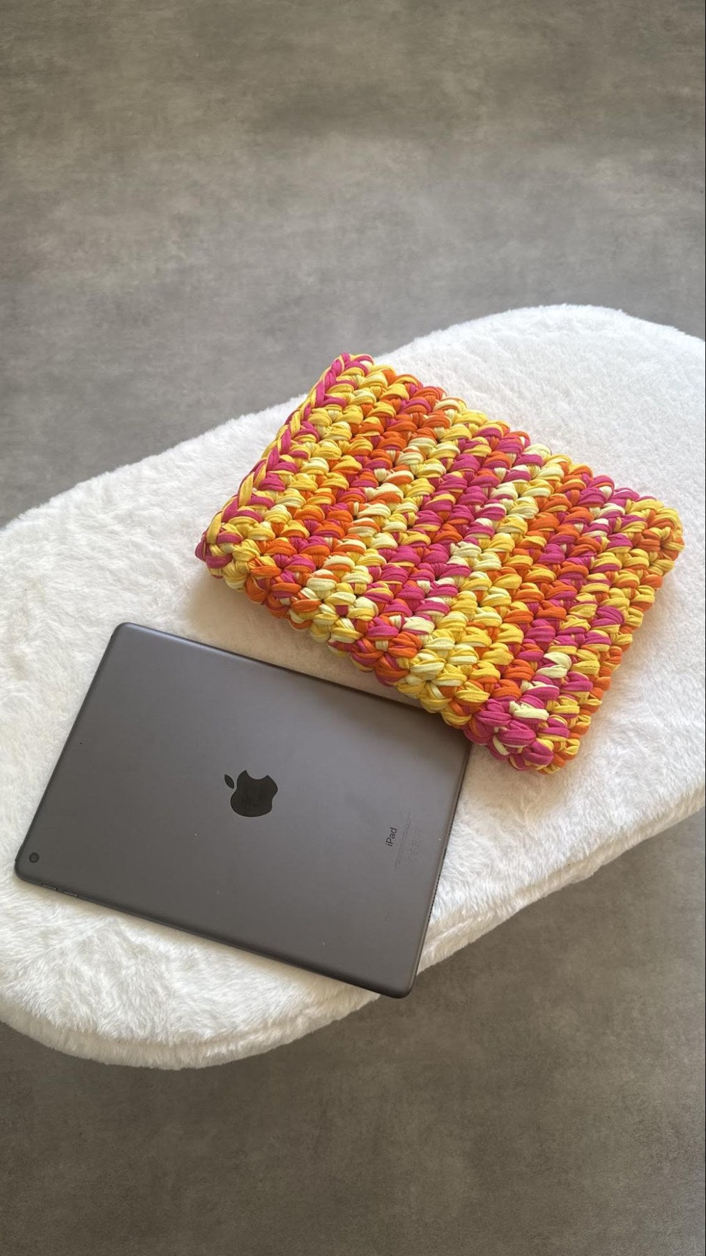 Pochette tablette en crochet, réalisée sur mesure