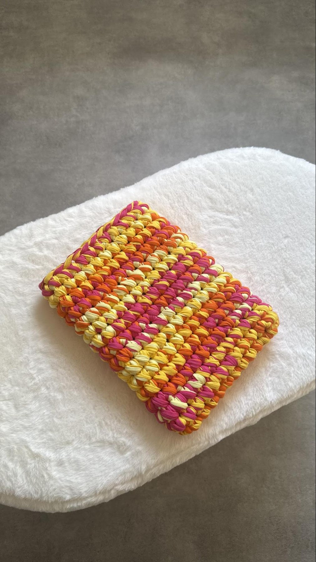 Pochette ordinateur en crochet, réalisée sur mesure